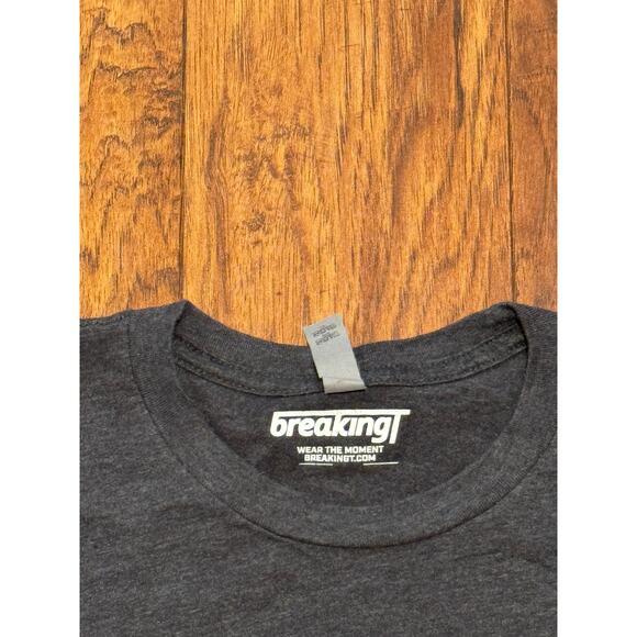 BreakingT Teddy Bridgewater Two Gloves 2021 T-Shirt - Unisex L - Picture 3 of 7